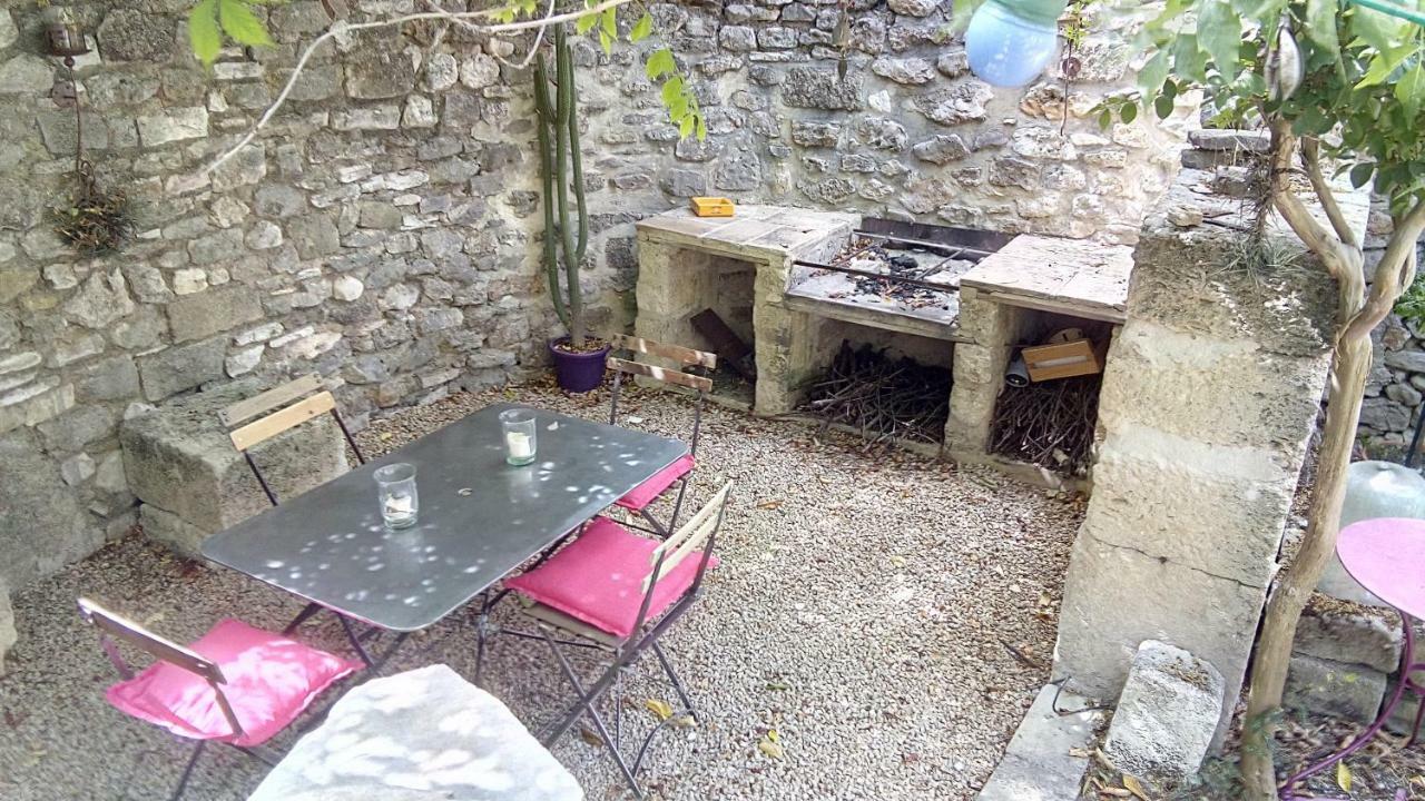Chambres D'Hotes Dans Maison D'Artiste Galargues Exterior foto